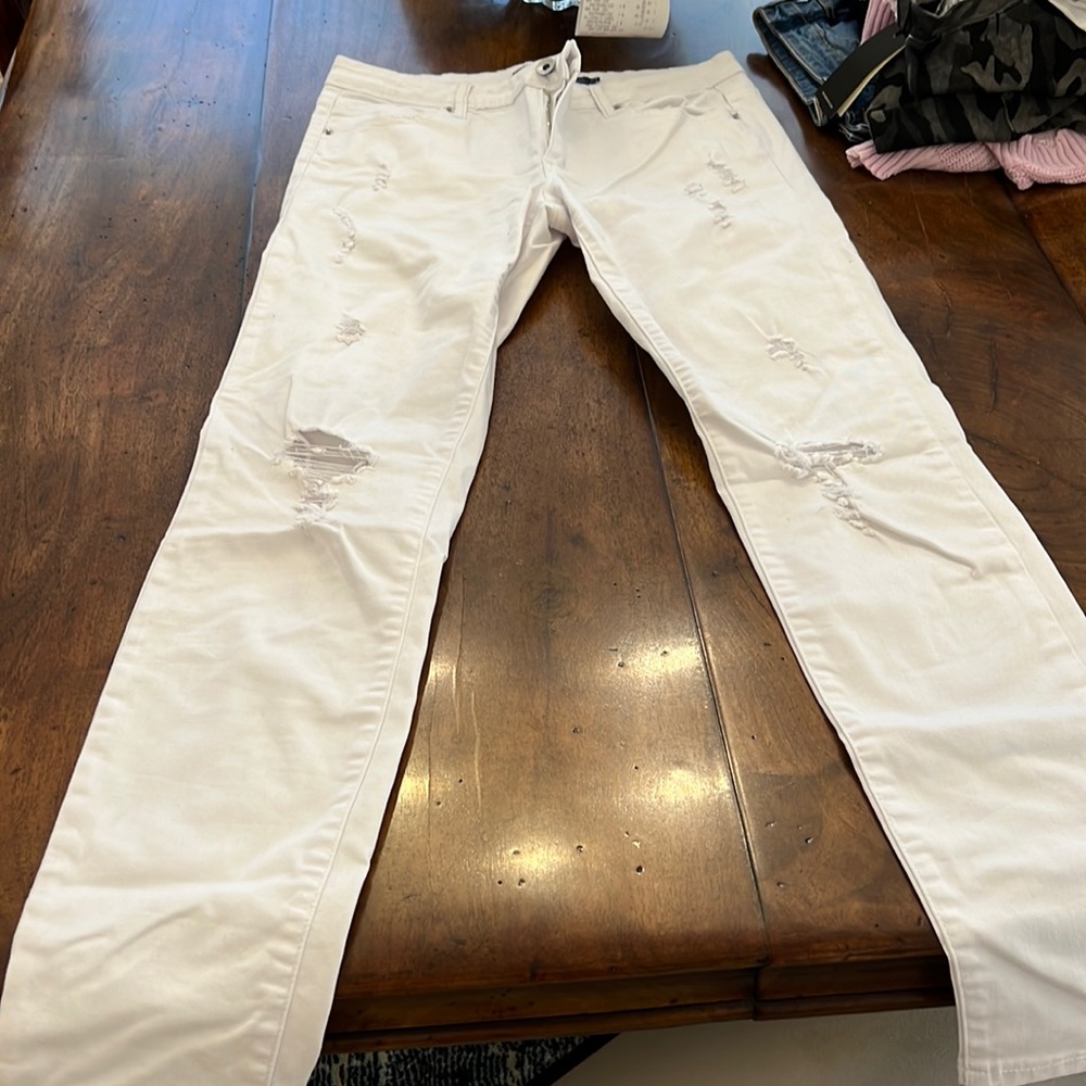 Tractr Blu white jeans with rips